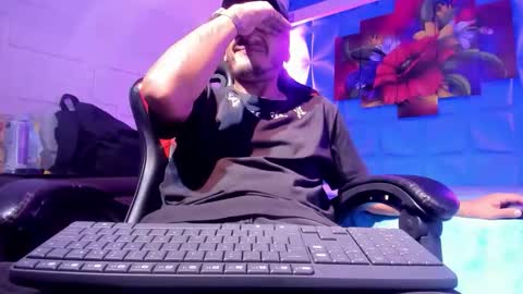 Axell Cross2 online show from October 2025 02:01:02 AM