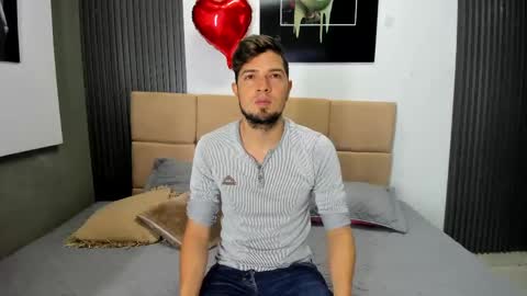 Snapshot of axelxmia_07 chatting on March 2025 03:28:02 AM Axel and mia online show from March 2025 03:28:02 AM