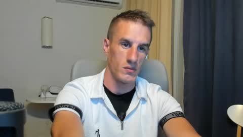 Snapshot of axl_fx chatting on June 2026 10:25:01 PM Axl online show from June 2026 10:25:01 PM
