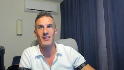 Snapshot of axl_fx chatting on June 2026 12:57:02 AM Axl online show from June 2026 12:57:02 AM