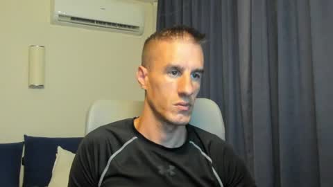 Snapshot of axl_fx chatting on June 2026 01:04:01 AM Axl online show from June 2026 01:04:01 AM