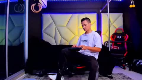 Snapshot of aydenmillerdom chatting on November 2025 01:45:02 PM Ayden Miller online show from November 2025 01:45:02 PM