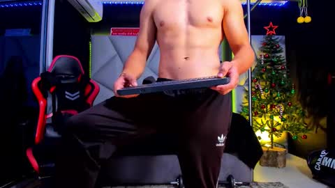 Snapshot of aydenmillerdom chatting on December 2025 04:25:02 PM Ayden Miller online show from December 2025 04:25:02 PM