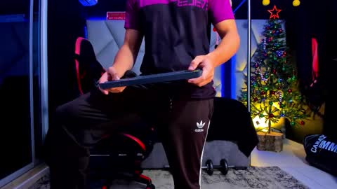 Snapshot of aydenmillerdom chatting on December 2025 03:46:01 AM Ayden Miller online show from December 2025 03:46:01 AM