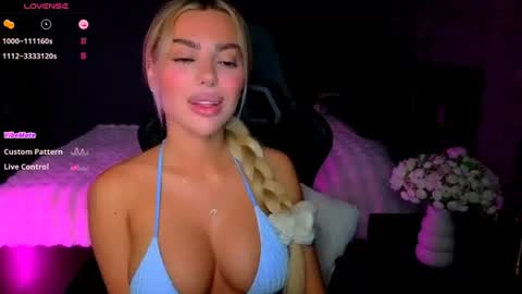 Snapshot of ayla_demir chatting on June 2026 08:09:02 PM Ayla Demir online show from June 2026 08:09:02 PM
