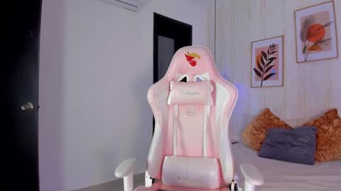 Ayleen online show from November 2025 01:04:01 PM