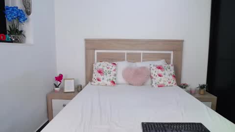 Aylin Ross online show from November 2025 07:58:01 PM