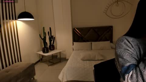 Ayshel online show from November 2025 03:53:02 AM