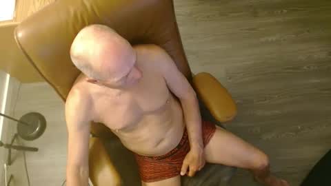 Snapshot of azmichael5 chatting on April 2026 12:29:02 PM Mike online show from April 2026 12:29:02 PM