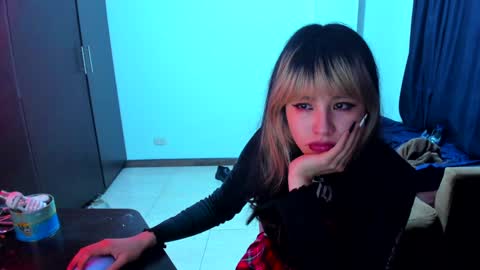 Azu Moure online show from January 2025 01:31:02 AM