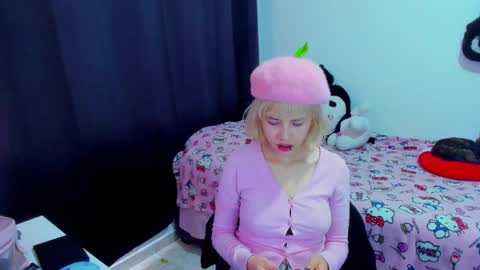 Snapshot of azu_moure chatting on February 2026 05:25:01 PM Azu Moure online show from February 2026 05:25:01 PM