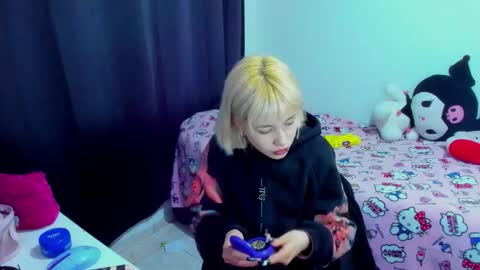 Snapshot of azu_moure chatting on March 2026 04:14:02 AM Azu Moure online show from March 2026 04:14:02 AM