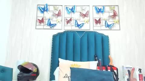 Snapshot of b3k_afrodict chatting on November 2025 04:00:01 AM Anny online show from November 2025 04:00:01 AM