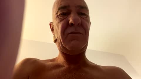 Snapshot of b_benito chatting on October 2025 08:06:02 PM benito online show from October 2025 08:06:02 PM