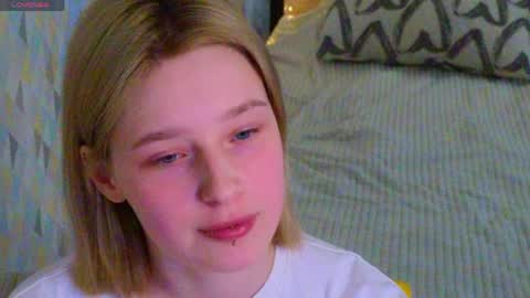 Snapshot of babees_eva chatting on April 2026 10:59:01 AM Sweety Eva online show from April 2026 10:59:01 AM