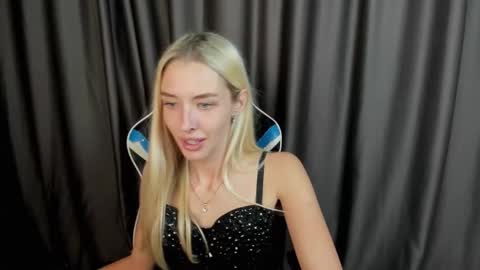 Snapshot of baby__xoxo chatting on September 2025 08:28:01 AM Alice online show from September 2025 08:28:01 AM