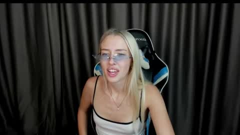 Snapshot of baby__xoxo chatting on September 2025 06:07:01 AM Alice online show from September 2025 06:07:01 AM