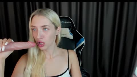 Snapshot of baby__xoxo chatting on September 2025 07:13:02 AM Alice online show from September 2025 07:13:02 AM