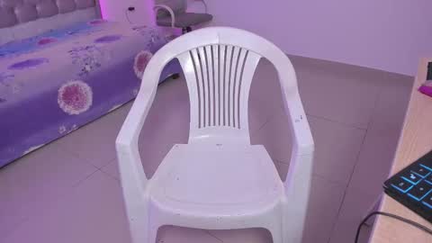 baby_glow01 online show from November 2025 01:00:01 PM