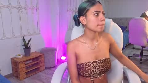 Snapshot of baby_julieta00 chatting on May 2026 12:00:01 PM Julieta online show from May 2026 12:00:01 PM