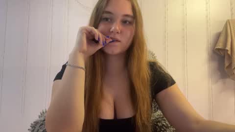 Snapshot of babyblissxx chatting on November 2025 11:16:01 PM Katerina online show from November 2025 11:16:01 PM