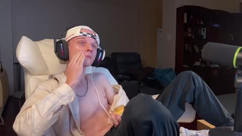 Snapshot of babyfacenorth chatting on December 2024 05:16:02 AM Big cock boy online show from December 2024 05:16:02 AM