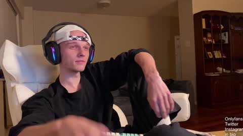 Snapshot of babyfacenorth chatting on December 2024 04:45:02 AM Big cock boy online show from December 2024 04:45:02 AM