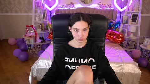 Snapshot of babyflowerr chatting on February 2025 02:47:02 AM Sasha online show from February 2025 02:47:02 AM