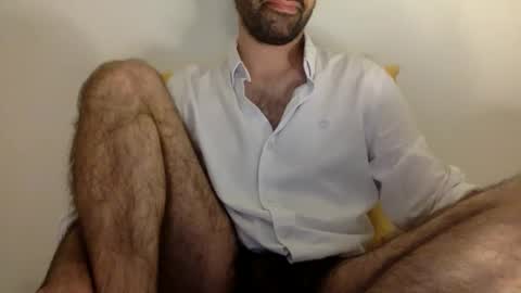 Tom A.    online show from October 2025 10:48:02 PM