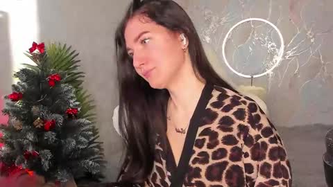 Sophia online show from December 2025 04:18:02 AM