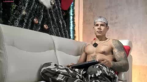 Snapshot of bad_boytoh chatting on January 2026 12:43:01 PM bad_boytoh online show from January 2026 12:43:01 PM