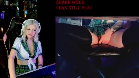 Snapshot of badd0ll chatting on May 2026 06:23:02 PM badd0ll online show from May 2026 06:23:02 PM
