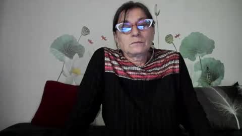 Snapshot of badgg chatting on October 2025 10:01:01 AM Gina online show from October 2025 10:01:01 AM