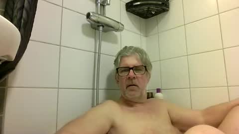 Snapshot of baggelina75 chatting on April 2026 07:04:01 PM baggelina75 online show from April 2026 07:04:01 PM
