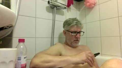 Snapshot of baggelina75 chatting on May 2026 04:01:01 PM baggelina75 online show from May 2026 04:01:01 PM