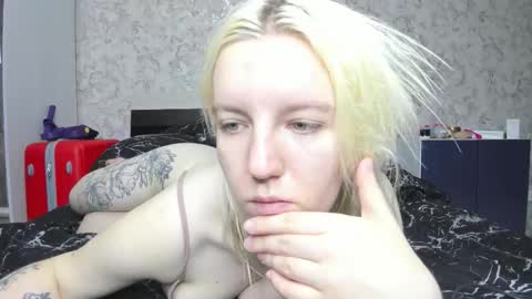 holly online show from September 2025 12:32:02 AM