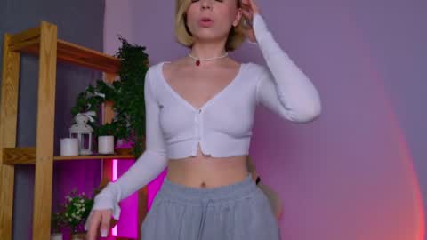 Elly online show from April 2026 06:00:02 AM