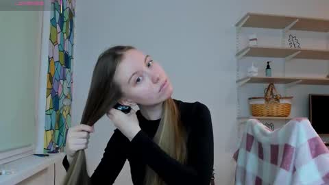 Kira online show from December 2025 12:45:01 PM