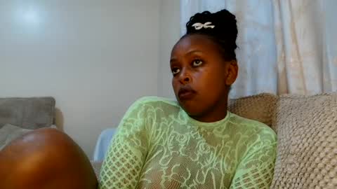 Snapshot of bambi_e chatting on June 2026 07:00:02 PM bambi_e online show from June 2026 07:00:02 PM