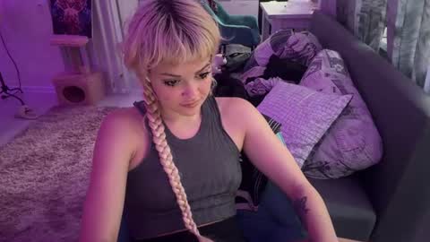 Snapshot of baosznejkowski chatting on August 2026 04:09:02 PM Sumi online show from August 2026 04:09:02 PM