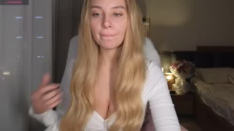 Snapshot of barbara_babe chatting on November 2025 03:26:02 PM Barbara online show from November 2025 03:26:02 PM