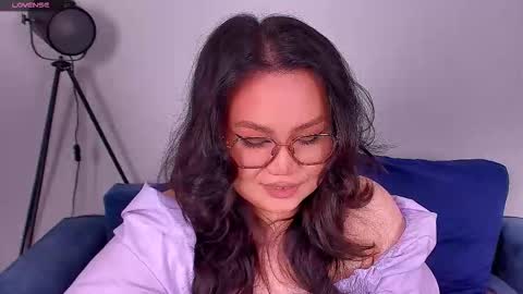 Barbie Kim online show from October 2025 06:17:02 PM