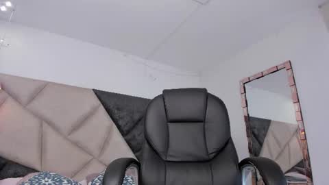 Snapshot of barbaraknox_ chatting on June 2026 06:22:02 PM Barbara online show from June 2026 06:22:02 PM