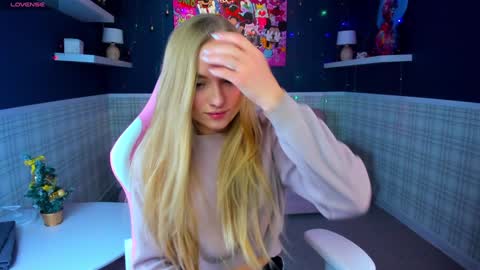Snapshot of barbie_lis chatting on December 2024 12:00:02 AM LisGTM2 Mon-Thu Sat 0100am-0700am online show from December 2024 12:00:02 AM