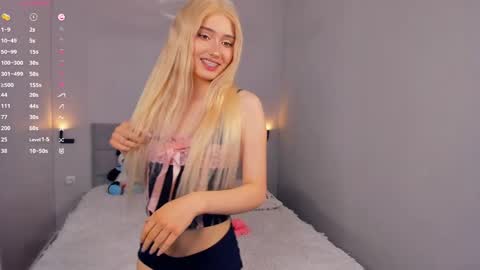 Mia online show from May 2026 03:08:02 PM