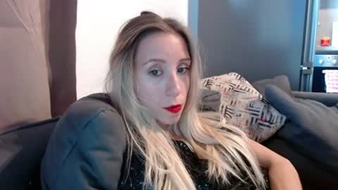 Snapshot of barelylegalblondy chatting on July 2026 04:46:02 PM Lena online show from July 2026 04:46:02 PM
