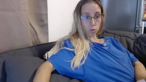Snapshot of barelylegalblondy chatting on July 2026 05:16:02 PM Lena online show from July 2026 05:16:02 PM