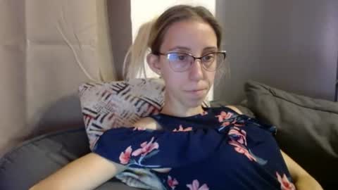 Snapshot of barelylegalblondy chatting on July 2026 04:35:02 PM Lena online show from July 2026 04:35:02 PM