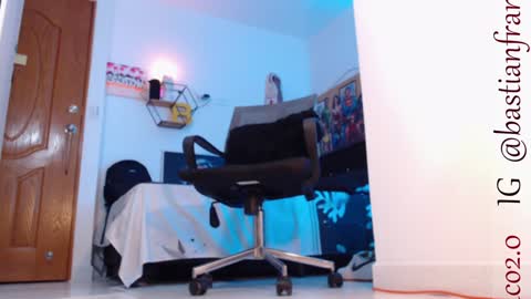 Bastian Independent Model online show from December 2024 12:39:02 AM