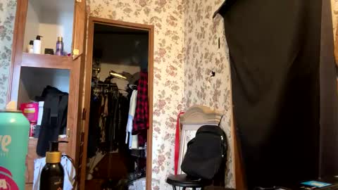 Snapshot of battlewolfxx chatting on December 2024 03:47:02 PM battlewolfxx online show from December 2024 03:47:02 PM